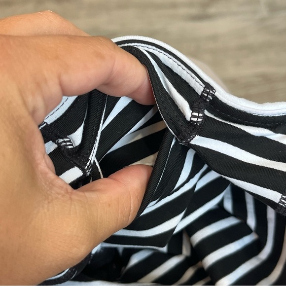ATHLETA Chaturanga Capri Leggings Black White Striped Size Medium - Picture 7 of 8